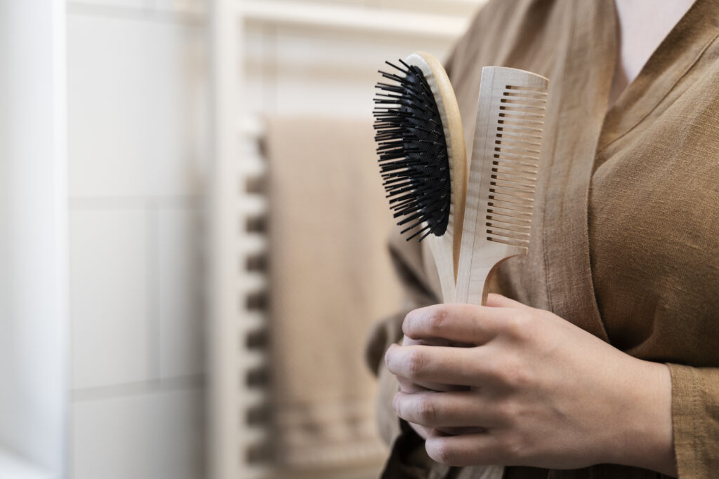 How-to-clean-a-hairbrush-04